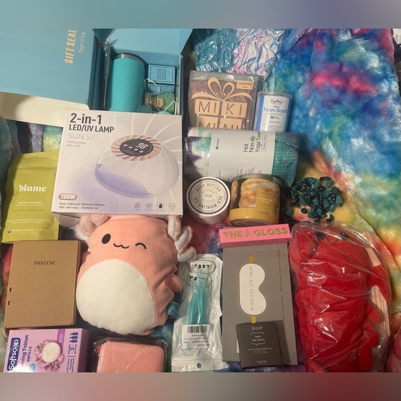 LARGE Amazon BEAUTY Box, Brand NEW π¦ π₯ NO JUNK, NO used products, 5 βοΈ rating!ββ - Picture 5 of 16